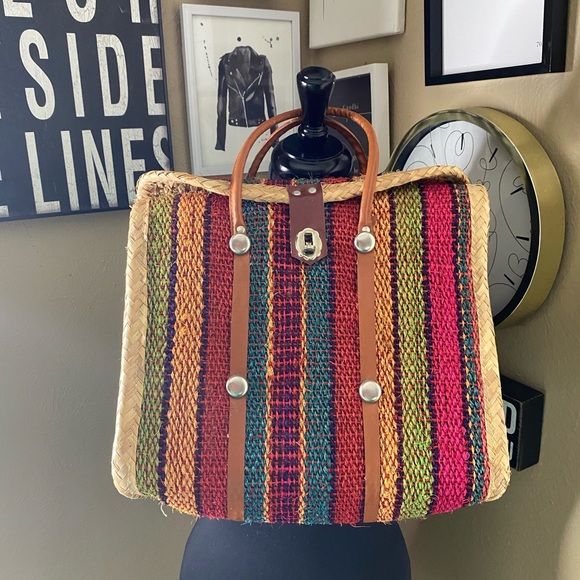 Beautiful multi color woven bag - Picture 2 of 2